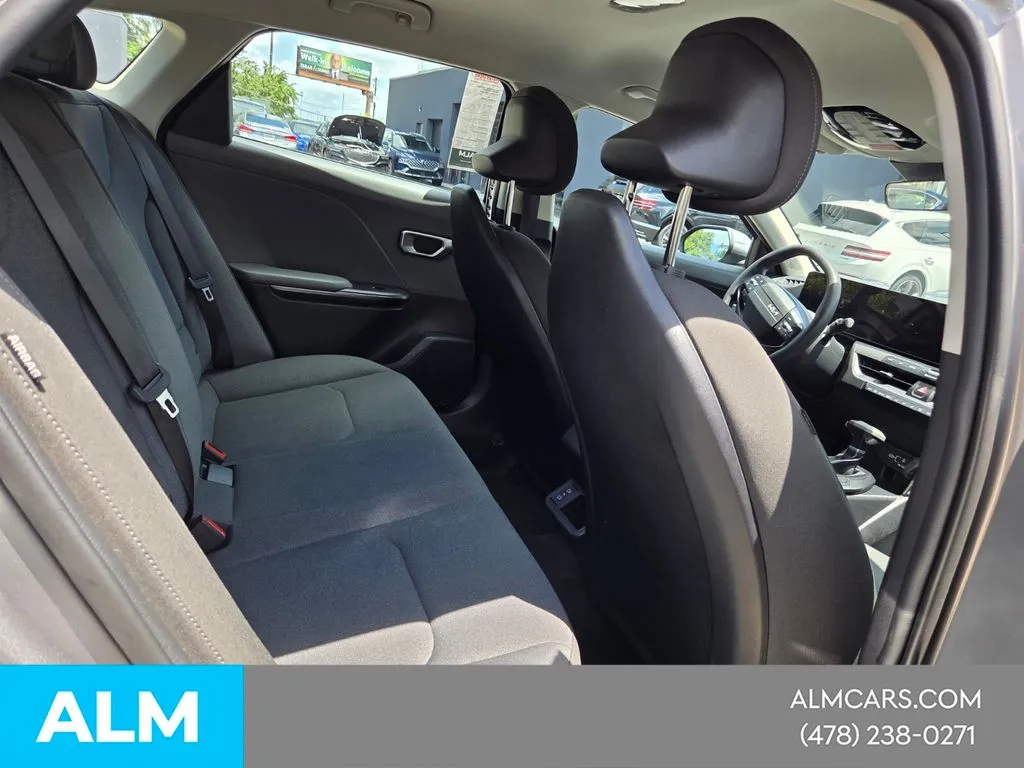 2025 Kia K4 LXS - Photo 14