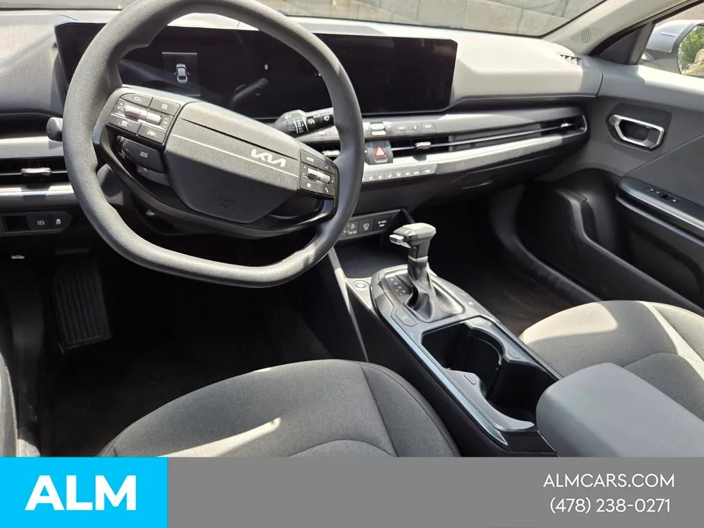 2025 Kia K4 LXS - Photo 8
