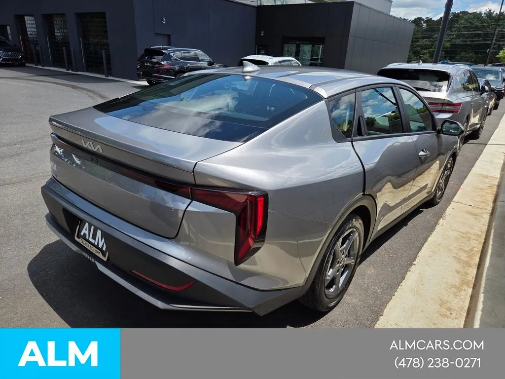 2025 Kia K4 LXS - Photo 13