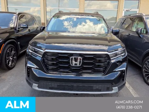 Photos of 2025 Honda Pilot Touring for sale in Macon, GA at Genesis Macon