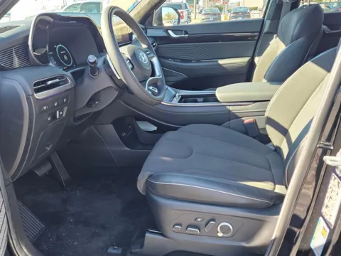 More photos of 2025 Hyundai Palisade Calligraphy Night Edition at Hyundai Warner Robins, GA