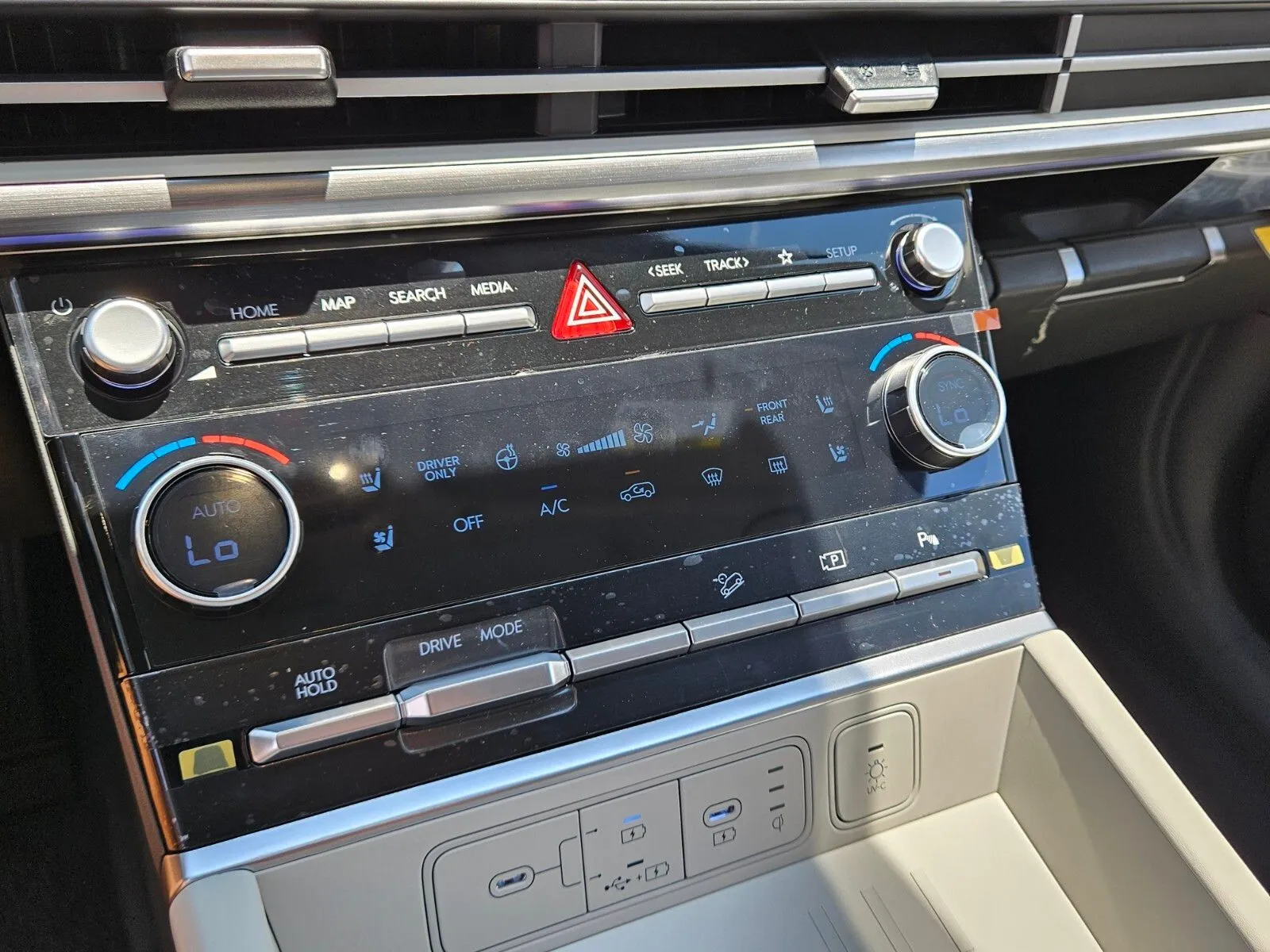 2025 Hyundai Santa Fe Limited - Photo 21