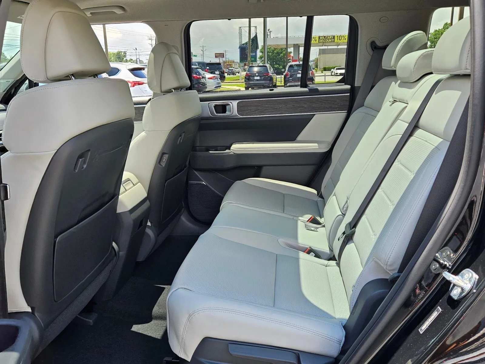 2025 Hyundai Santa Fe Limited - Photo 6