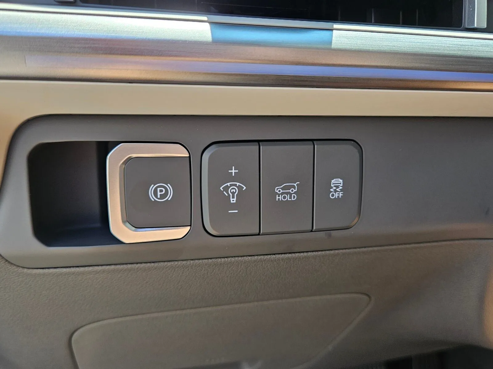 2025 Hyundai Santa Fe Limited - Photo 25