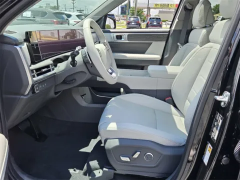 More photos of 2025 Hyundai Santa Fe Hybrid Limited at ALM Hyundai Warner Robins, GA