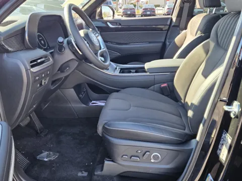 More photos of 2025 Hyundai Palisade Calligraphy Night Edition at Hyundai Warner Robins, GA