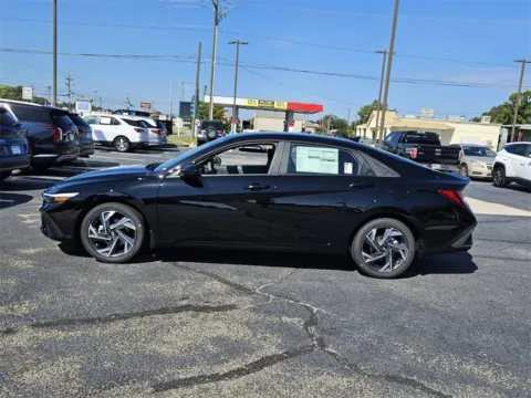 More photos of 2025 Hyundai Elantra SEL Sport at ALM Hyundai Warner Robins, GA