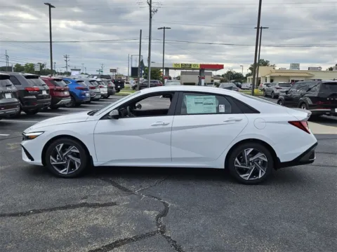 More photos of 2025 Hyundai Elantra SEL Sport at ALM Hyundai Warner Robins, GA