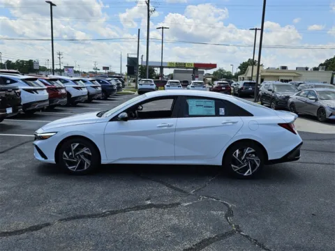 More photos of 2025 Hyundai Elantra SEL Sport at ALM Hyundai Warner Robins, GA