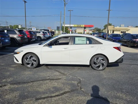 More photos of 2025 Hyundai Elantra SEL Sport at ALM Hyundai Warner Robins, GA