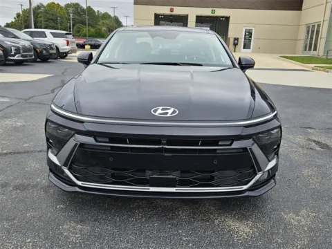 Photos of 2025 Hyundai Sonata Hybrid Limited for sale in Warner Robins, GA at ALM Hyundai Warner Robins