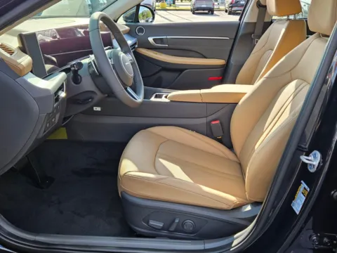 More photos of 2025 Hyundai Sonata Hybrid Limited at Hyundai Warner Robins, GA