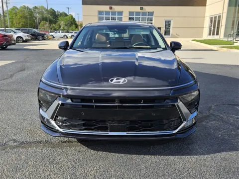 Photos of 2025 Hyundai Sonata Hybrid Limited for sale in Warner Robins, GA at ALM Hyundai Warner Robins