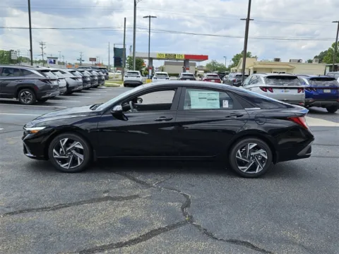 More photos of 2025 Hyundai Elantra SEL Convenience at ALM Hyundai Warner Robins, GA
