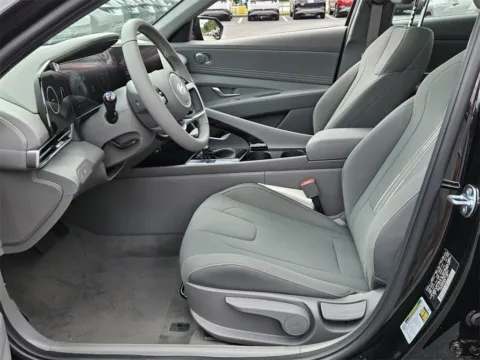More photos of 2025 Hyundai Elantra SEL Convenience at ALM Hyundai Warner Robins, GA