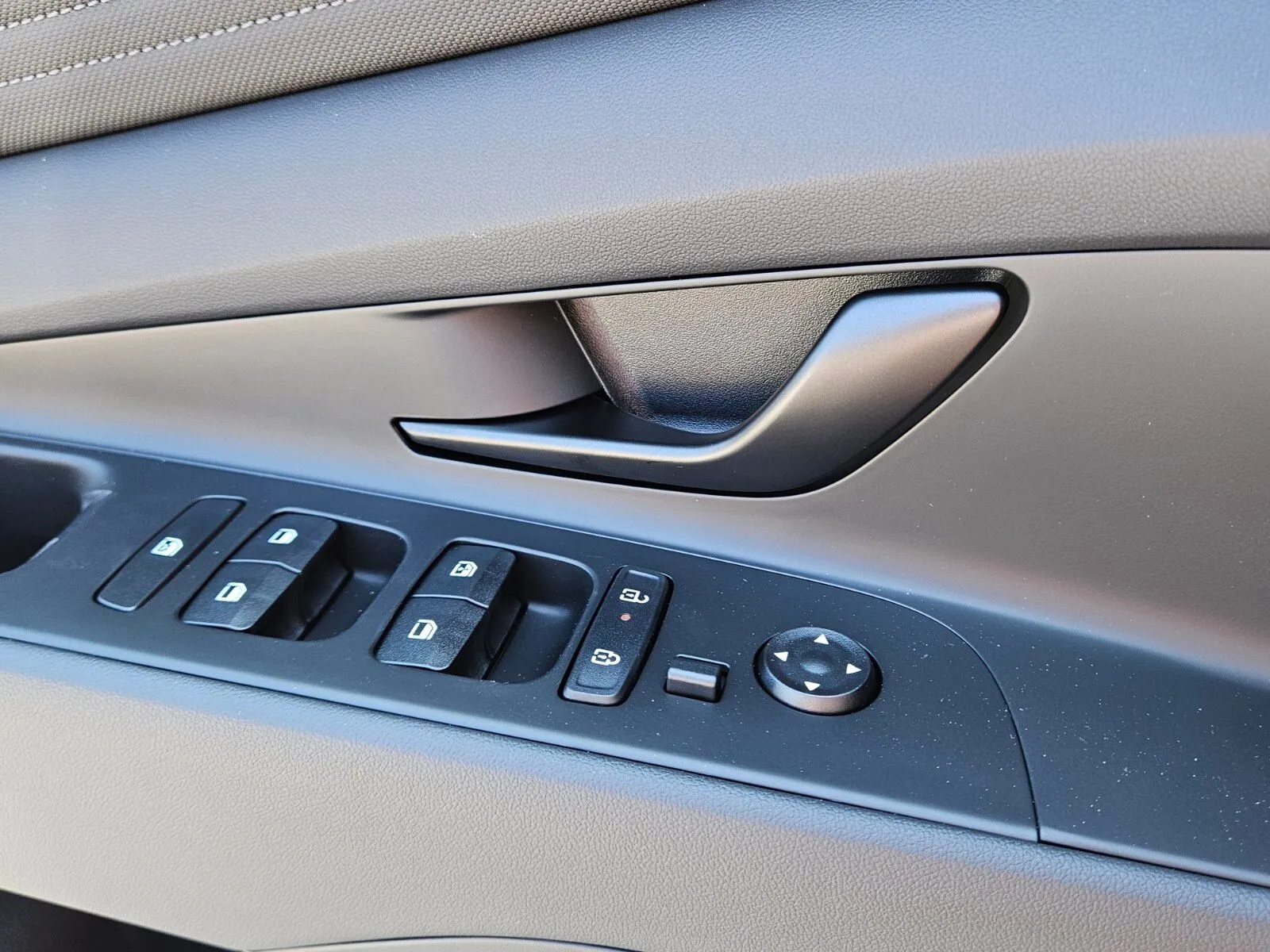 2025 Hyundai Elantra Blue - Photo 28