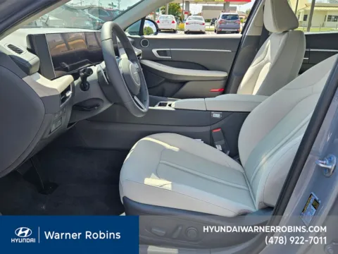 More photos of 2025 Hyundai Sonata Hybrid SEL at Hyundai Warner Robins, GA