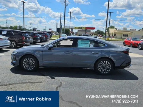 More photos of 2025 Hyundai Sonata Hybrid SEL at Hyundai Warner Robins, GA
