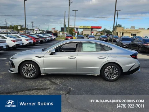 More photos of 2025 Hyundai Sonata Hybrid SEL at Hyundai Warner Robins, GA