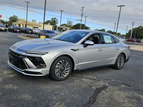 Another view of 2025 Hyundai Sonata Hybrid SEL for sale in Warner Robins, GA at ALM Hyundai Warner Robins