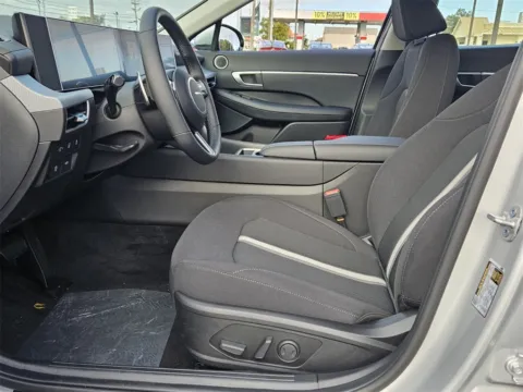 More photos of 2025 Hyundai Sonata Hybrid SEL at ALM Hyundai Warner Robins, GA