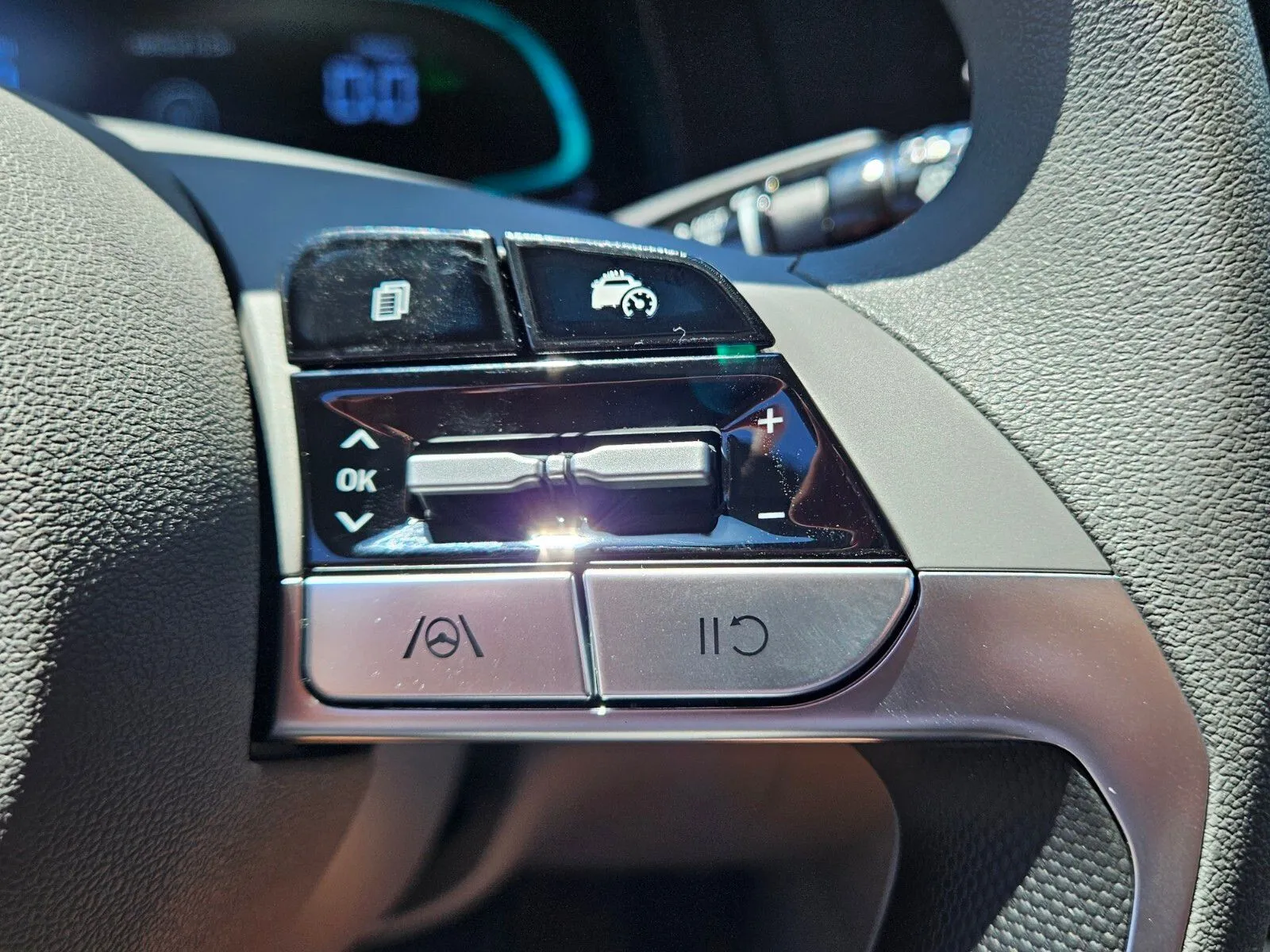 2025 Hyundai Elantra Blue - Photo 24