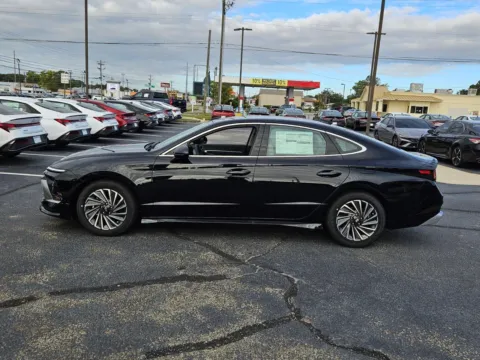 More photos of 2025 Hyundai Sonata Hybrid SEL at Hyundai Warner Robins, GA