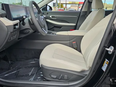 More photos of 2025 Hyundai Sonata Hybrid SEL at Hyundai Warner Robins, GA