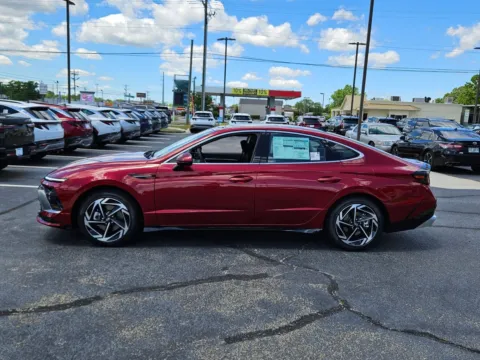 More photos of 2025 Hyundai Sonata SEL Convenience at Hyundai Warner Robins, GA