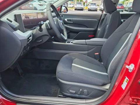 More photos of 2025 Hyundai Sonata SEL Convenience at Hyundai Warner Robins, GA