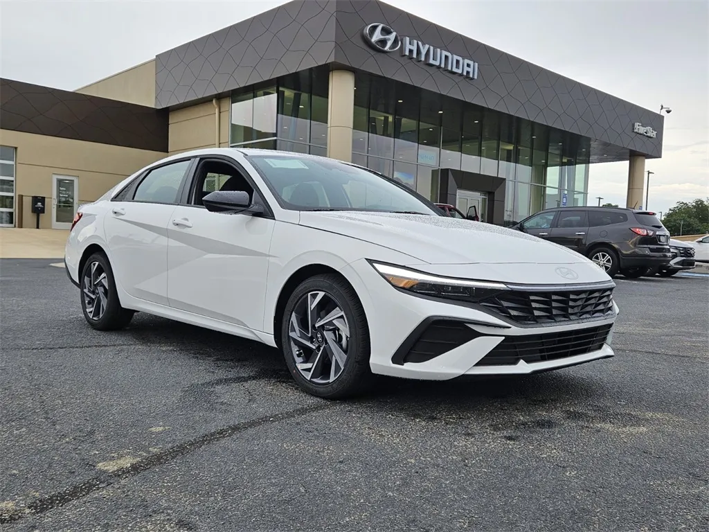 White 2025 Hyundai Elantra SEL Sport for sale in Warner Robins, GA