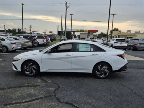 More photos of 2025 Hyundai Elantra SEL Sport at ALM Hyundai Warner Robins, GA