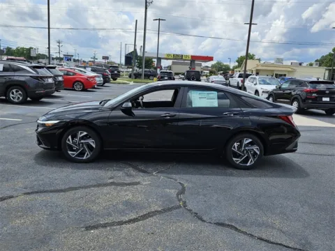 More photos of 2025 Hyundai Elantra SEL Sport at ALM Hyundai Warner Robins, GA