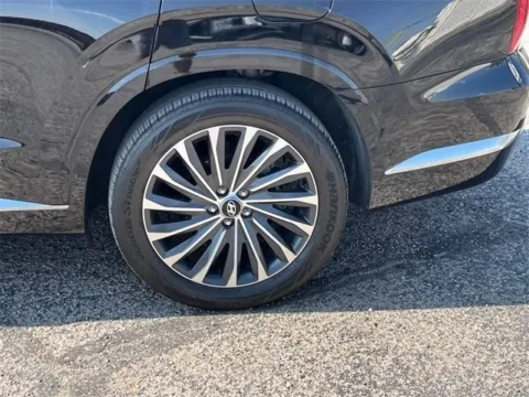 More photos of 2023 Hyundai Palisade Calligraphy at ALM Hyundai Warner Robins, GA