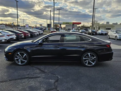 More photos of 2023 Hyundai Sonata SEL Plus at ALM Hyundai Warner Robins, GA