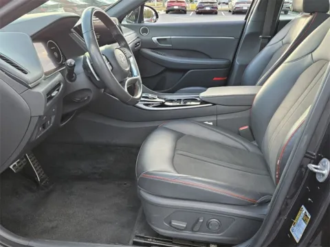 More photos of 2023 Hyundai Sonata SEL Plus at ALM Hyundai Warner Robins, GA