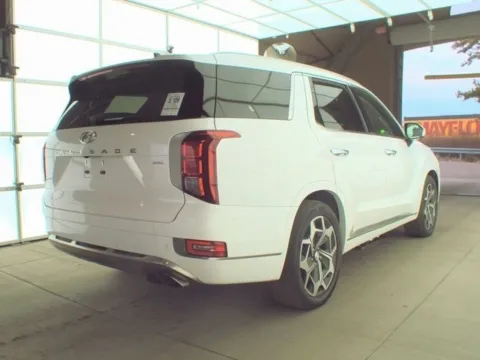 More photos of 2022 Hyundai Palisade Calligraphy at ALM Hyundai Warner Robins, GA