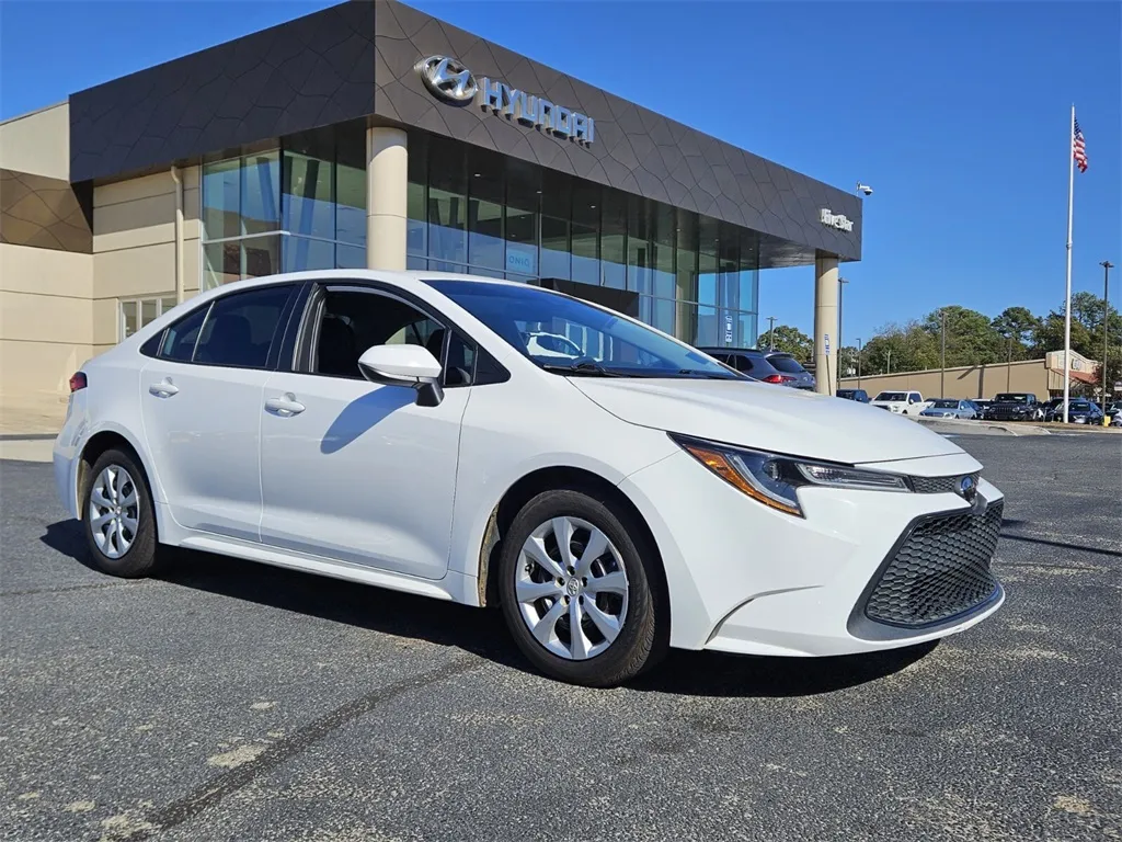 White 2022 Toyota Corolla LE for sale in Warner Robins, GA