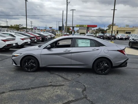 More photos of 2026 Hyundai Elantra SEL Sport at ALM Hyundai Warner Robins, GA