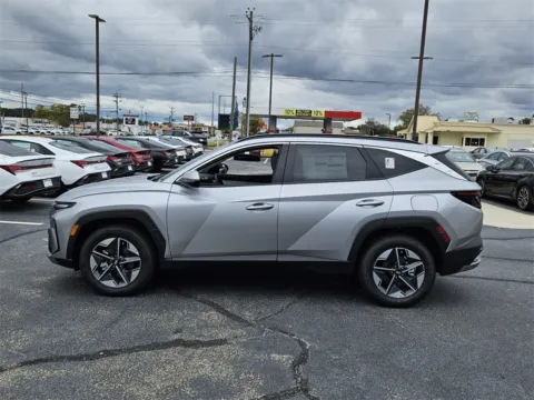 More photos of 2025 Hyundai Tucson Hybrid SEL Convenience at ALM Hyundai Warner Robins, GA