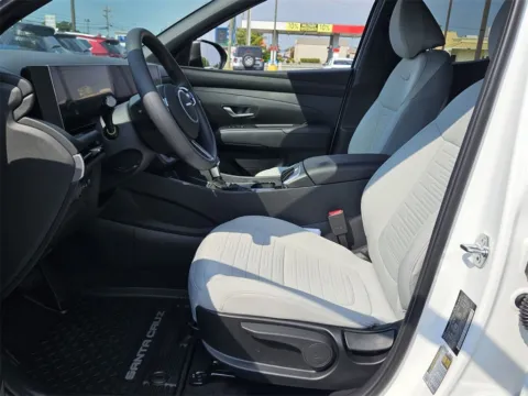 More photos of 2026 Hyundai Santa Cruz SE at ALM Hyundai Warner Robins, GA