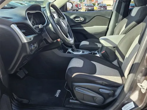 More photos of 2014 Jeep Cherokee Latitude at Hyundai Warner Robins, GA