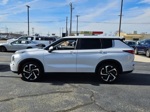 More photos of 2024 Mitsubishi Outlander SE at Hyundai Warner Robins, GA