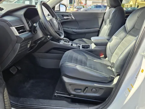 More photos of 2024 Mitsubishi Outlander SE at Hyundai Warner Robins, GA