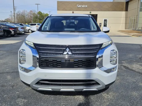 Photos of 2024 Mitsubishi Outlander SE for sale in Warner Robins, GA at Hyundai Warner Robins