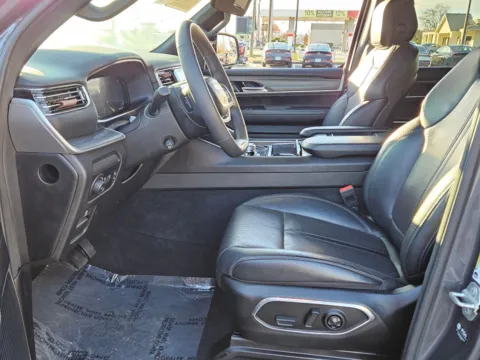 More photos of 2024 Jeep Wagoneer L Series II at Hyundai Warner Robins, GA