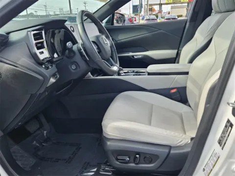 More photos of 2023 Lexus RX at Hyundai Warner Robins, GA