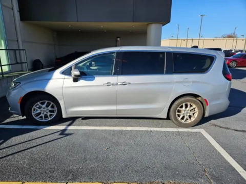 More photos of 2023 Chrysler Pacifica Touring L at Hyundai Warner Robins, GA