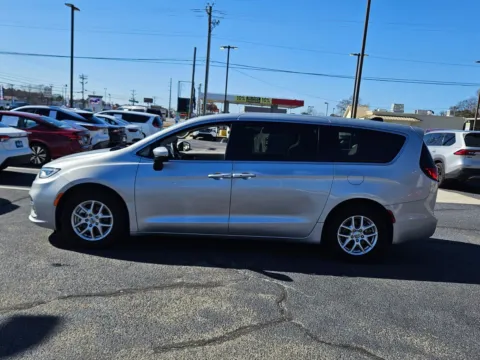 More photos of 2023 Chrysler Pacifica Touring L at Hyundai Warner Robins, GA