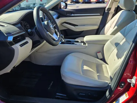 More photos of 2022 Nissan Altima 2.5 SL at Hyundai Warner Robins, GA